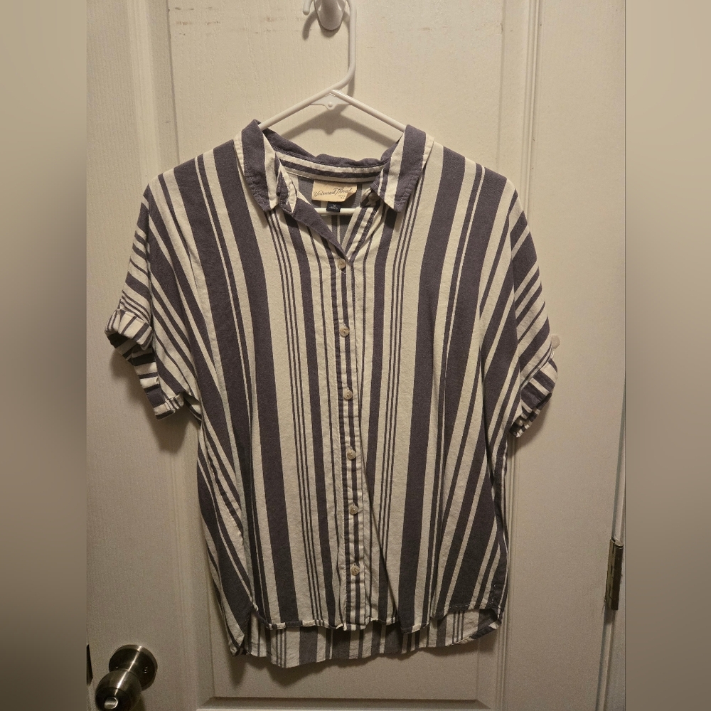Universal Thread Womens Shirt